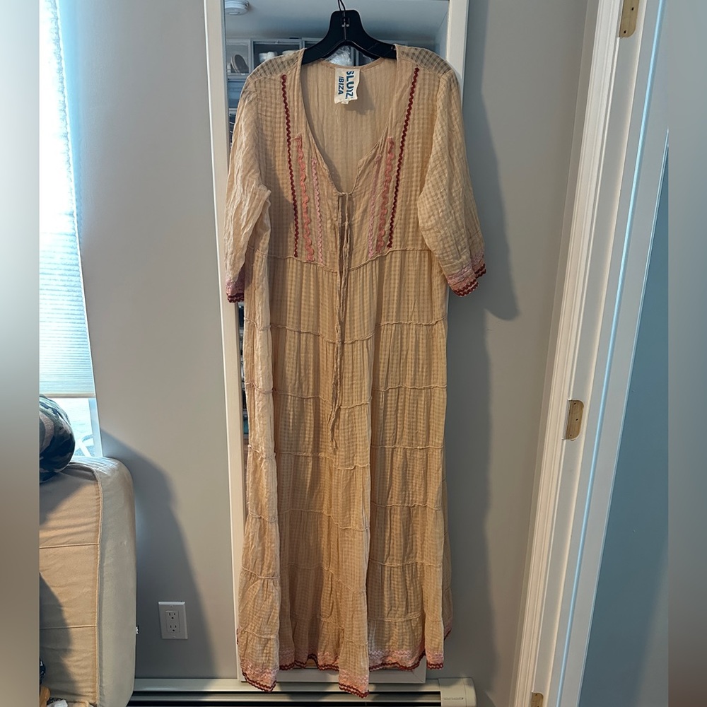 SLUI IBIZA TIERED MAXI DRESS w EMBROIDERY